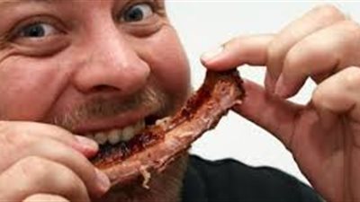 هربا من أكل لحوم البشر.. رجلان يفعلان ما لا يتوقعه أحد