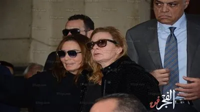 يسرا وخالد سليم يشاركان في جنازة الكاتب الصحفي إبراهيم سعدة (صور)