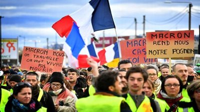 في تجاهل لدعوات الحكومة.. 