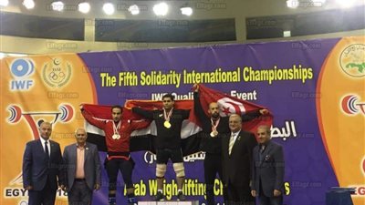 طالب بكلية التربية الرياضية جامعة الفيوم يحصد ثلاث ميدليات فضية في رفع الأثقال (صور)