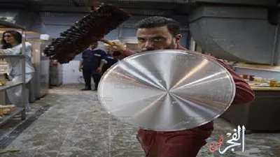 محمد إمام ينشر صورا من كواليس فيلمه الجديد 