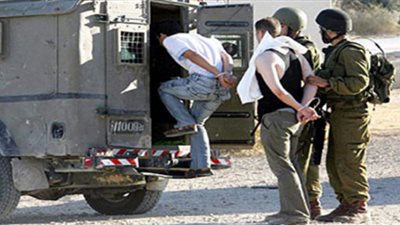 الاحتلال الإسرائيلي يعتقل شابين من ضاحية شويكة