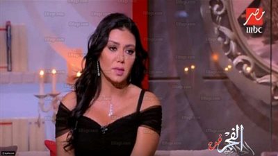 فنانة لبنانية ترتدي فستان رانيا يوسف.. شاهد من الأجمل (صور)