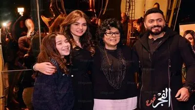 تامر حسني يحتفل بعرض 