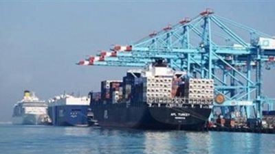 موانئ بورسعيد تسجل تداول 25 سفينة حاويات وبضائع 