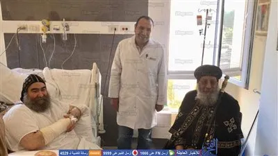 البابا تواضروس يطمئن على الأنبا يوأنس (صور)