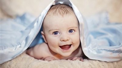 تعرفي على مظاهر نمو الطفل في الشهر الرابع