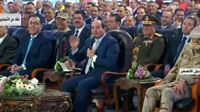 السيسي مداعبا مدبولي: 