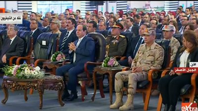 السيسي يحرج محافظ القاهرة: 'أنا عارف دخل مصر كام بالحتة'