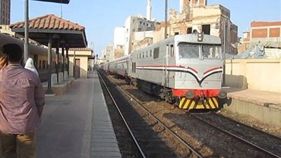 عاجل.. انتحار مواطن تحت عجلات القطار بمحطة شبرا الخيمة بعد اشتباكه مع شرطي.