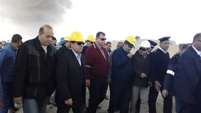 وزير البترول يتفقد موقع حريق  البئر التنموى 