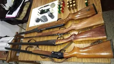 الداخلية: حجز بنادق صيد وخراطيش دون رخص وكمية من مادة الأمونيتر بالمهدية 