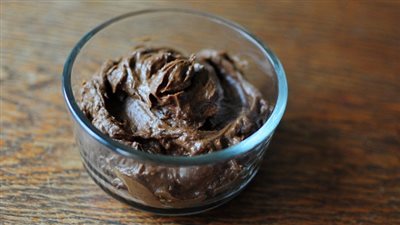 جربي وصفة زيت فيتامين E والشوكولاتة لتنعيم الشفاه