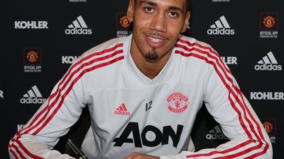 سمولينج يجدد تعاقده مع مانشستر يونايتد