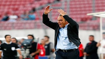 لازارتي يدخل تاريخ القلعة الحمراء.. أول أوروجواياني يتولي تدريب الأهلي