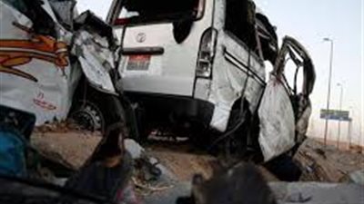 مصرع 5 وإصابة 6 في تصادم سيارة نقل وميكروباص بطريق القاهرة-أسيوط الصحراوي