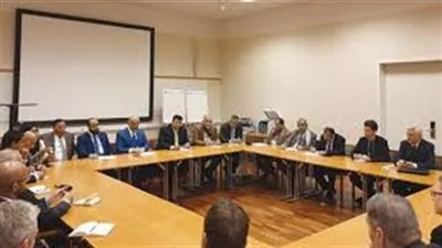 انفوجراف| من الذي دحر أطماع إيران في باب المندب عسكريًا وبمفاوضات بالسويد؟