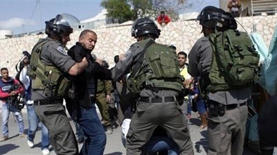 صحيفة عبرية: العقاب الجماعي قد يفاقم الصراع مع الفلسطينيين