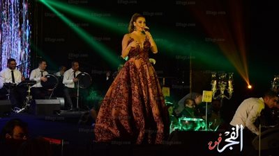 اللبنانية كريستينا صوايا تطرب الجمهور التونسي خلال مشاركتها في احتفالات الكريسماس (صور)