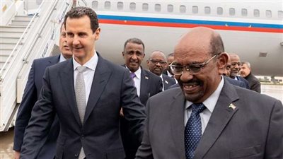 البشير يصل دمشق في أول زيارة لرئيس عربي منذ اندلاع الأزمة 