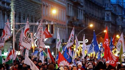 الآلاف يتظاهرون فى المجر ضد تشريعات العمل والتوجه السلطوى لـ