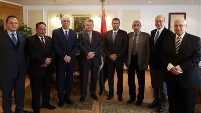   وزير قطاع الأعمال العام يجتمع بمجلس إدارة 