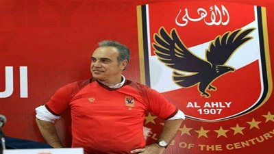 لاسارتي يرتدي قميص الأهلي