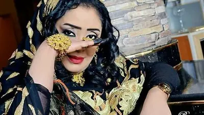 فنانة سودانة تستعين بالشرطة خوفا من حرامية الهواتف