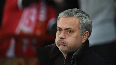 أسطورة مانشستر يونايتد يطالب مورينيو بتعديل الأوضاع قبل موقعة باريس