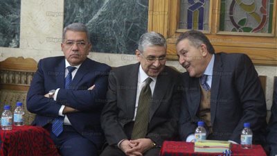 وزير الكهرباء ومحافظ الإسكندرية الأسبق يصلان لعزاء إبراهيم سعدة (صور)