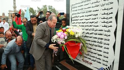 محافظ كفر الشيخ يفتتح النصب التذكاري للشهداء بالحامول (صور)