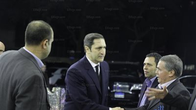 علاء مبارك وهاني أبوريدة يشاركان في عزاء الكاتب إبراهيم سعدة (صور)