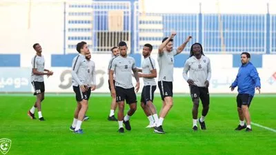 الهلال السعودي يفتتح استعدادته لمواجهة الأهلي 