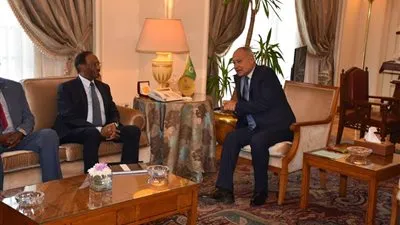 أبو الغيط ووزير مالية الصومال يناقشان سبل تعزيز الدعم العربي لخطط التنمية  