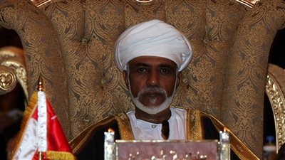 رسالة من السلطان قابوس إلى أمير قطر