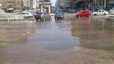 زحام مروري في طريق الواحات بسبب كسر ماسورة مياة