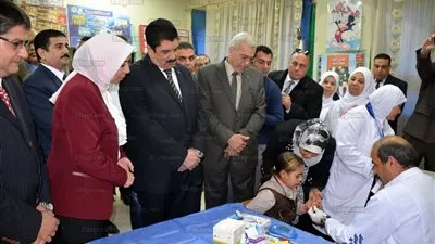 محافظ القليوبية: فحص 500 طالب ضد الأنيميا والسمنة والتقزم (فيديو وصور)