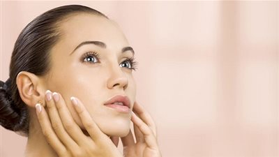 وصفات طبيعية للقضاء على ترهل البشرة.. اكتشفيها