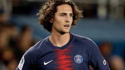 برشلونة ينفي كافة إشاعات اتصاله بنجم وسط باريس سان جيرمان