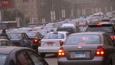 استمرار الكثافات المرورية بشارع الثورة ومحور الشهيد.. وزحام بمحور المشير