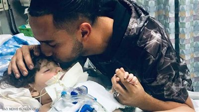 بعد الحظر.. واشنطن تسمح ليمنية بزيارة طفلها المحتضر