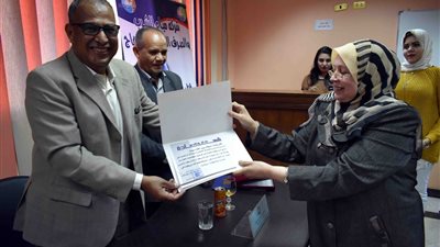  شركة مياه الشرب بسوهاج تكرم المكلفات بأداء الخدمة العامة