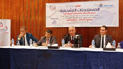 عاشور: البنية التشريعية والقانونية لها دور هام في نجاح الاستثمار (صور)‎