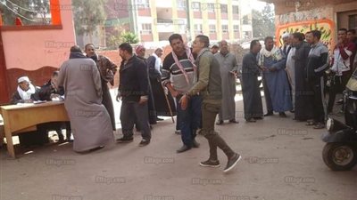 إقبال من قبل الناخبين على الإدلاء بأصواتهم بزفتى في الغربية (صور)