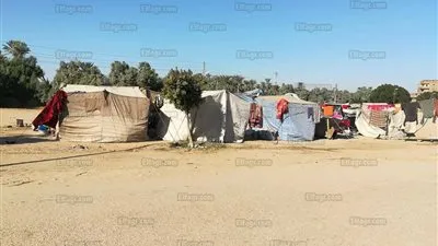تعرف على ما اتخذته رئاسة الطود تجاه رحالة نصبوا خيامًا على المقابر بالأقصر (صور)