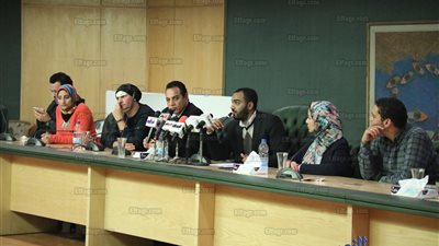 بعد الاعتداء على الزملاء.. معرض لصور جرائم محي عبيد بنقابة الصحفيين (صور)