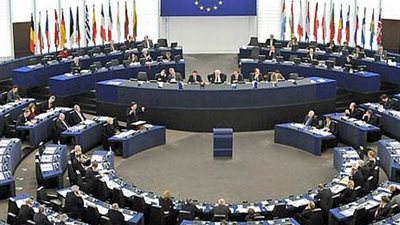 بروكسل: الموافقة على خفض رسوم تحويل اليورو