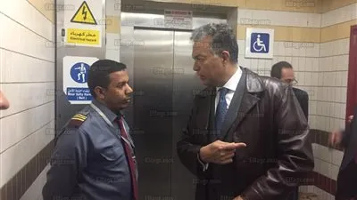 وزير النقل يفاجئ محطات الخط الثالث لمترو الأنفاق بجولة تفتتيشية بعد منتصف الليل