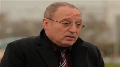 أستاذ مصري بـ