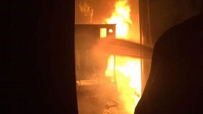 السيطرة على حريق داخل شقة سكنية في الساحل دون إصابات